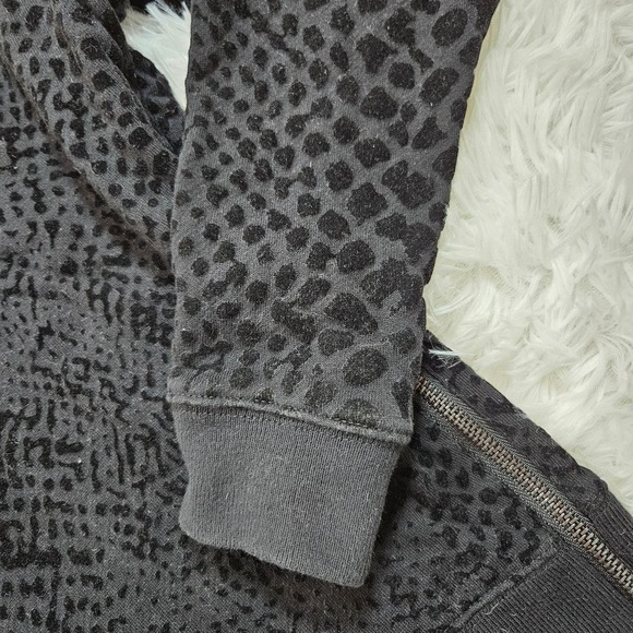 Rails‎ Black Marlo Flocked Velvet Cheetah Print Side Zipper Sweatshirt. Size M - Picture 3 of 9